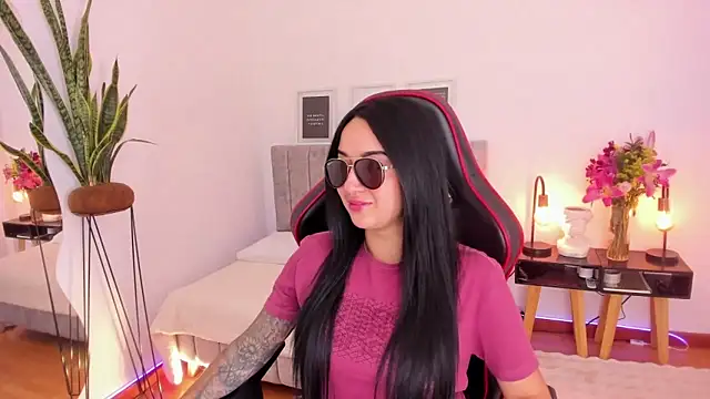 EmmyEvans1 online show from 22, 2, 2025