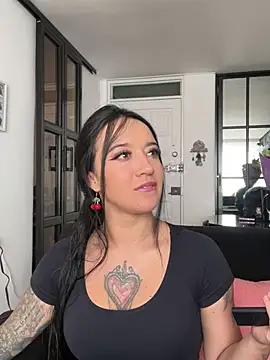 EmmyEvans1 online show from 2, 3, 2025