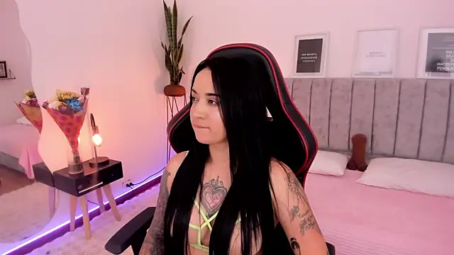 EmmyEvans1 online show from 12, 3, 2025