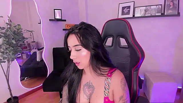 EmmyEvans1 online show from 15, 9, 2025