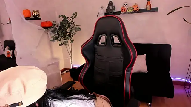 EmmyEvans1 online show from 8, 10, 2025