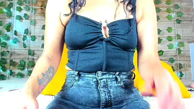 Snapshot of alyssia_ocean chatting on 15, 2, 2025 alyssia ocean online show from 15, 2, 2025