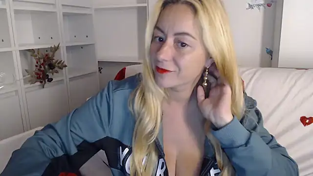 Snapshot of spell_of_love chatting on 27, 9, 2025 spell of love online show from 27, 9, 2025