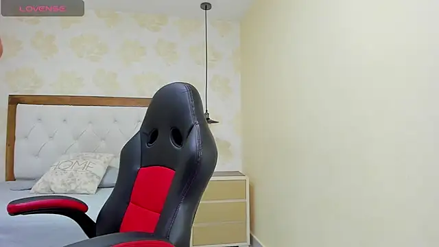 Snapshot of clarisKlein chatting on 3, 10, 2025 clarisKlein online show from 3, 10, 2025