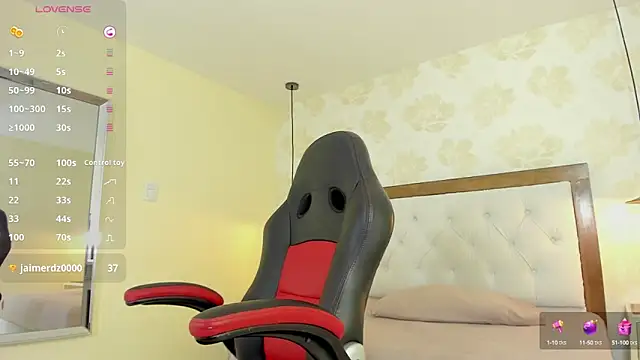 Snapshot of clarisKlein chatting on 4, 10, 2025 clarisKlein online show from 4, 10, 2025