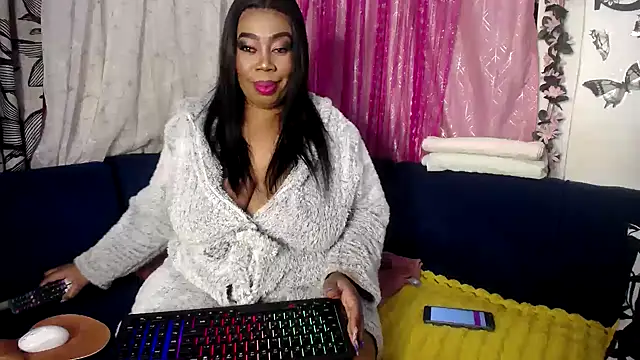Snapshot of crystalbxx chatting on 16, 5, 2026 crystalbxx online show from 16, 5, 2026