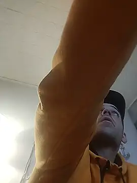 Snapshot of Codymc89 chatting on 4, 12, 2025 Codymc89 online show from 4, 12, 2025