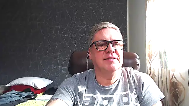 Snapshot of RobertStripX chatting on 4, 2, 2025 RobertStripX online show from 4, 2, 2025