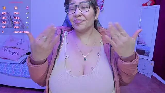 esmeralda milf online show from 13, 4, 2026