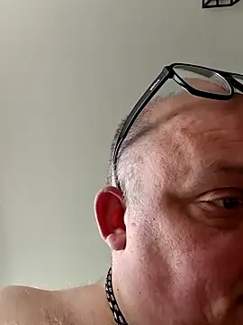 Bibear197511 online show from 14, 10, 2025