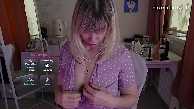 Snapshot of JuliaVilnet chatting on 11, 3, 2025 JuliaVilnet online show from 11, 3, 2025