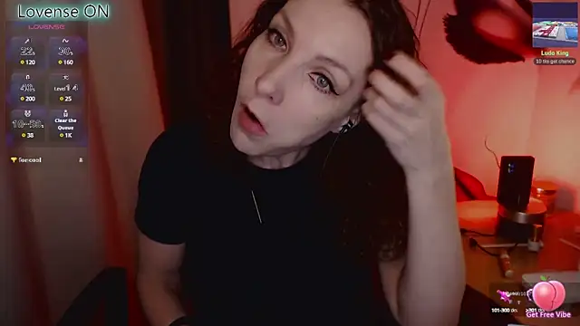 Snapshot of JohansonKatie chatting on 1, 3, 2025 JohansonKatie online show from 1, 3, 2025