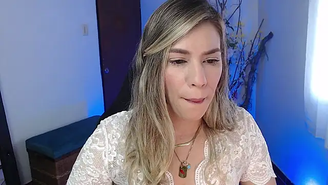 ms sofia x online show from 4, 11, 2025