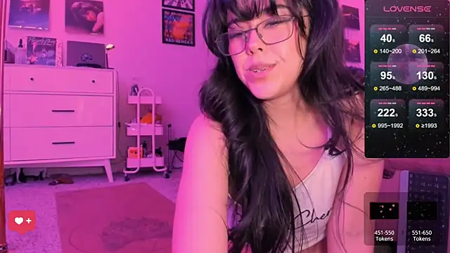 Evie-Luna online show from 4, 2, 2025