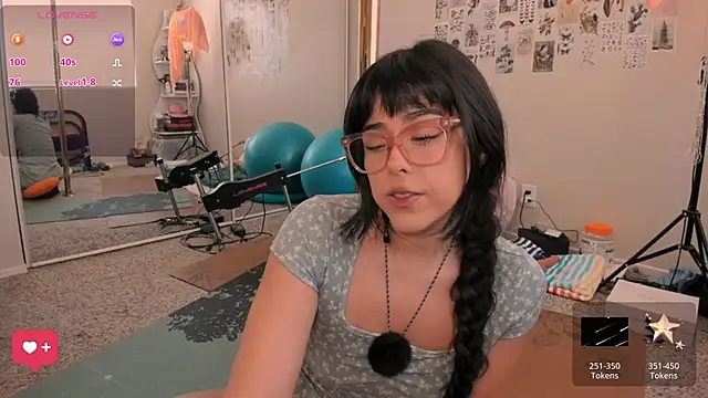 Snapshot of Evie-Luna chatting on 13, 6, 2026 Evie-Luna online show from 13, 6, 2026