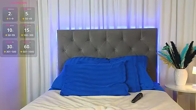 Snapshot of Ariana_Petite chatting on 24, 11, 2025 Ariana Petite online show from 24, 11, 2025