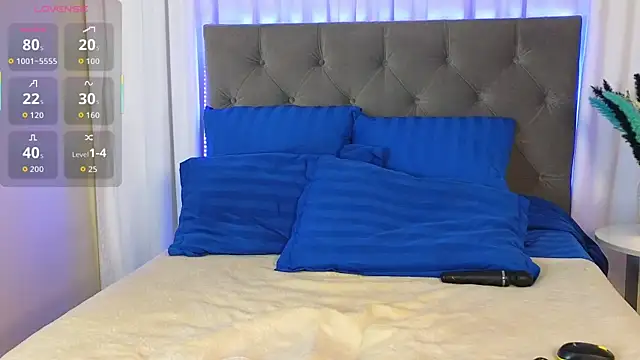 Snapshot of Ariana_Petite chatting on 18, 12, 2025 Ariana Petite online show from 18, 12, 2025