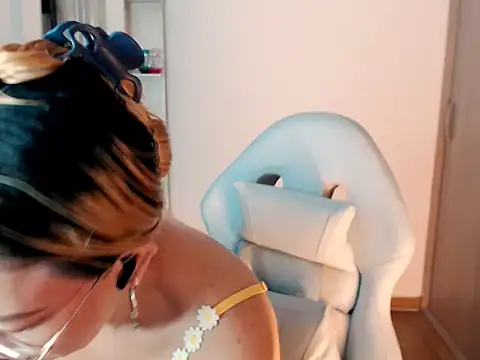 Snapshot of BOREAL_MOON chatting on 18, 11, 2025 BOREAL MOON online show from 18, 11, 2025