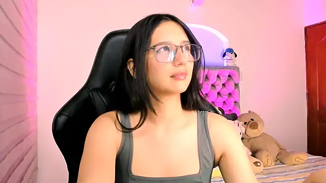 Snapshot of Luniverse chatting on 27, 11, 2025 Luniverse online show from 27, 11, 2025