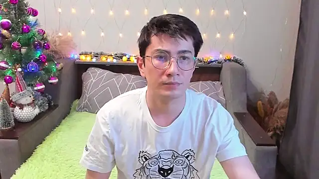 Snapshot of Yumi_steve chatting on 8, 12, 2024 Yumi steve online show from 8, 12, 2024