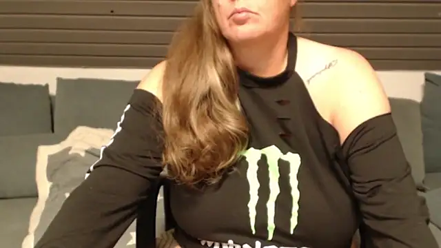 Snapshot of KimMitchelli chatting on 17, 9, 2025 KimMitchelli online show from 17, 9, 2025