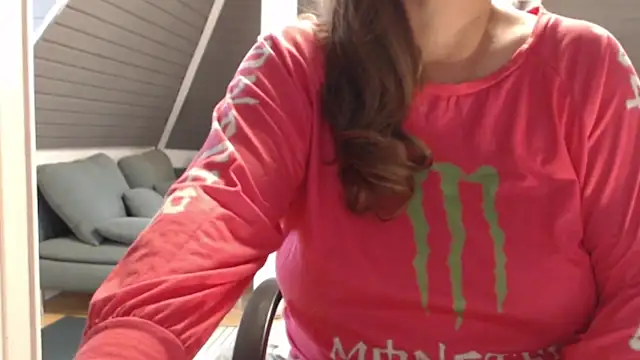 Snapshot of KimMitchelli chatting on 10, 10, 2025 KimMitchelli online show from 10, 10, 2025