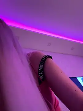 Snapshot of mollyxxx chatting on 6, 12, 2024 mollyxxx online show from 6, 12, 2024