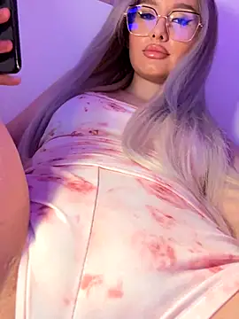 Snapshot of mollyxxx chatting on 8, 12, 2024 mollyxxx online show from 8, 12, 2024