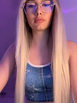 Snapshot of mollyxxx chatting on 10, 12, 2024 mollyxxx online show from 10, 12, 2024