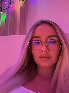 Snapshot of mollyxxx chatting on 18, 12, 2024 mollyxxx online show from 18, 12, 2024