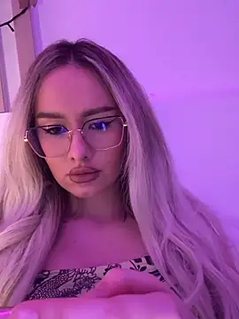 Snapshot of mollyxxx chatting on 6, 1, 2025 mollyxxx online show from 6, 1, 2025