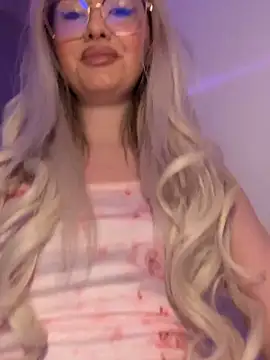 Snapshot of mollyxxx chatting on 7, 1, 2025 mollyxxx online show from 7, 1, 2025