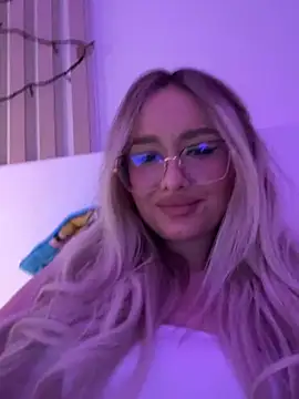 Snapshot of mollyxxx chatting on 7, 1, 2025 mollyxxx online show from 7, 1, 2025