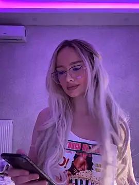 Snapshot of mollyxxx chatting on 13, 1, 2025 mollyxxx online show from 13, 1, 2025