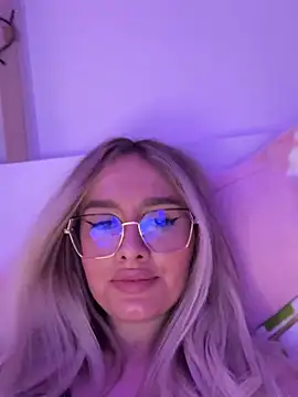 Snapshot of mollyxxx chatting on 20, 1, 2025 mollyxxx online show from 20, 1, 2025