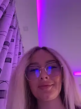 Snapshot of mollyxxx chatting on 1, 2, 2025 mollyxxx online show from 1, 2, 2025