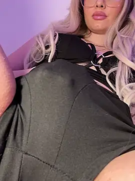 Snapshot of mollyxxx chatting on 5, 2, 2025 mollyxxx online show from 5, 2, 2025