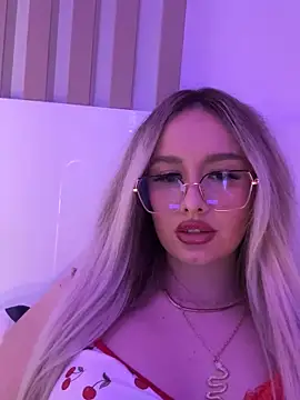 Snapshot of mollyxxx chatting on 6, 2, 2025 mollyxxx online show from 6, 2, 2025