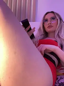 Snapshot of mollyxxx chatting on 13, 2, 2025 mollyxxx online show from 13, 2, 2025