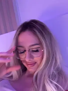 Snapshot of mollyxxx chatting on 16, 2, 2025 mollyxxx online show from 16, 2, 2025