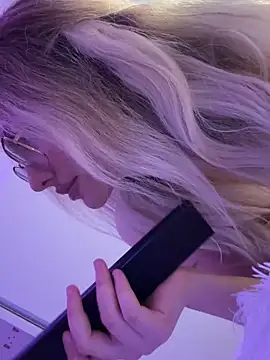 Snapshot of mollyxxx chatting on 7, 3, 2025 mollyxxx online show from 7, 3, 2025