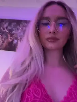 Snapshot of mollyxxx chatting on 10, 3, 2025 mollyxxx online show from 10, 3, 2025