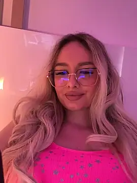 Snapshot of mollyxxx chatting on 12, 3, 2025 mollyxxx online show from 12, 3, 2025