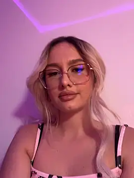 Snapshot of mollyxxx chatting on 25, 9, 2025 mollyxxx online show from 25, 9, 2025