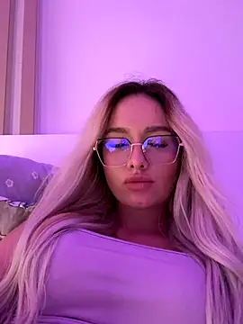 Snapshot of mollyxxx chatting on 29, 9, 2025 mollyxxx online show from 29, 9, 2025