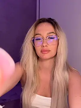 Snapshot of mollyxxx chatting on 30, 9, 2025 mollyxxx online show from 30, 9, 2025