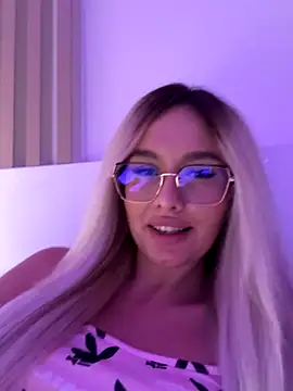 Snapshot of mollyxxx chatting on 1, 10, 2025 mollyxxx online show from 1, 10, 2025