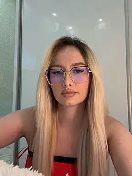 Snapshot of mollyxxx chatting on 3, 10, 2025 mollyxxx online show from 3, 10, 2025