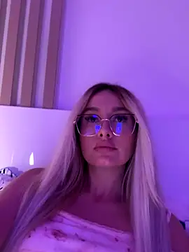 Snapshot of mollyxxx chatting on 5, 10, 2025 mollyxxx online show from 5, 10, 2025