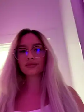 Snapshot of mollyxxx chatting on 10, 10, 2025 mollyxxx online show from 10, 10, 2025